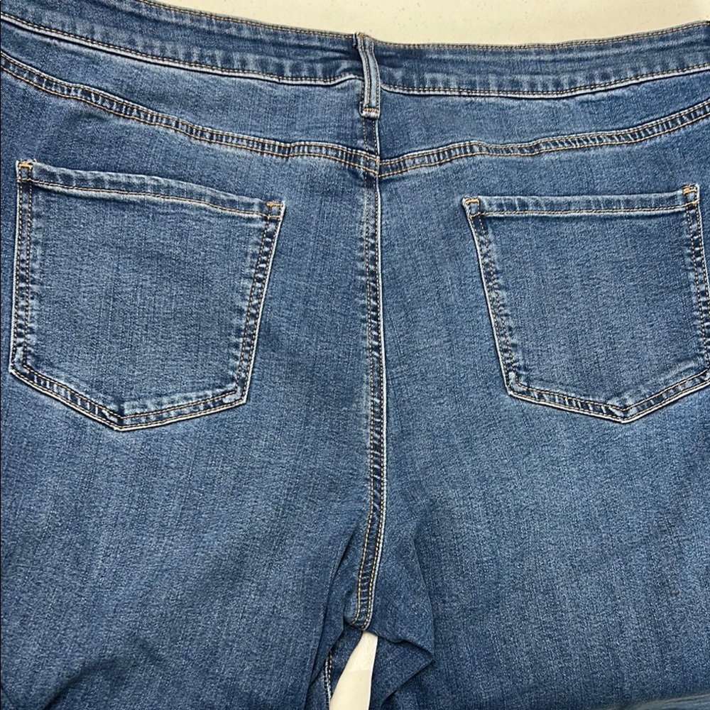 Croft & Barrow Blue Denim Capris Size 18 - Picture 4 of 6